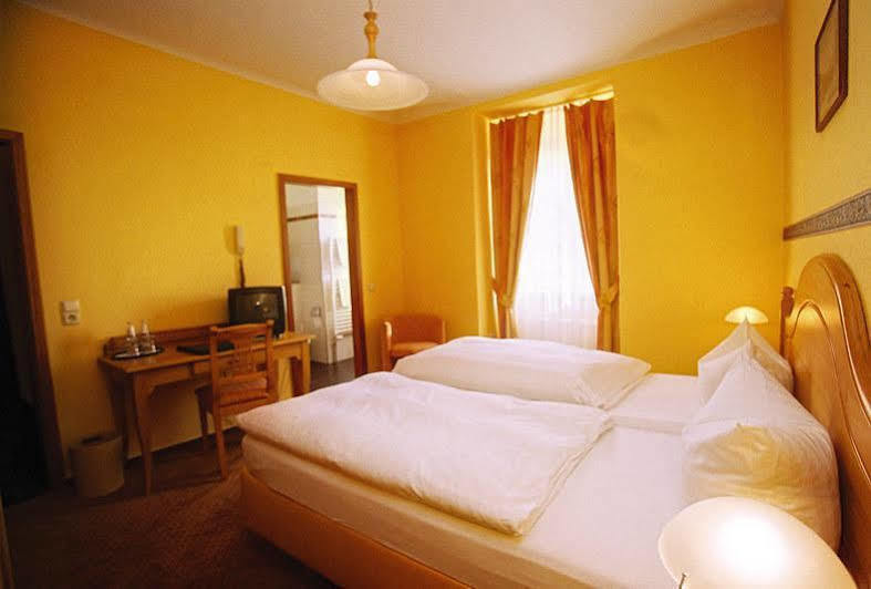 Hotel Zur Insel Werder  Buitenkant foto